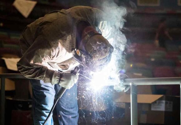 US corporate profits surge to record as worker payouts wilt